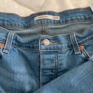 Levi Wedgie Distressed Jeans